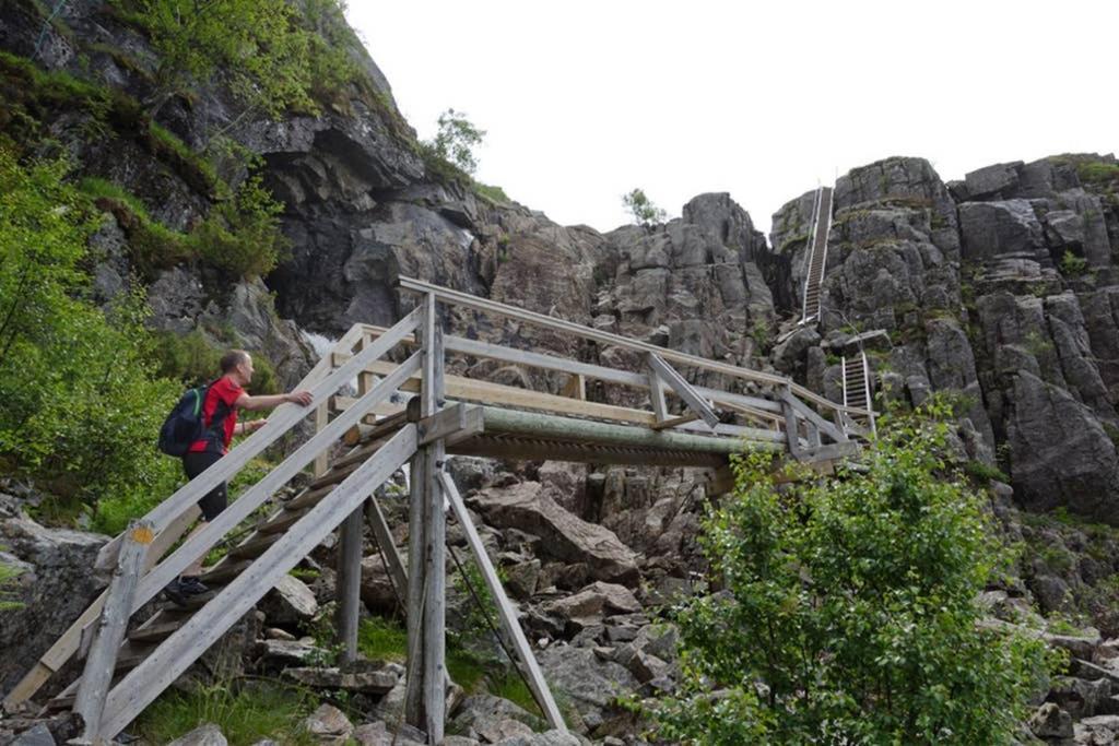 Skjerping Gardshus, Farm stay Lonevag